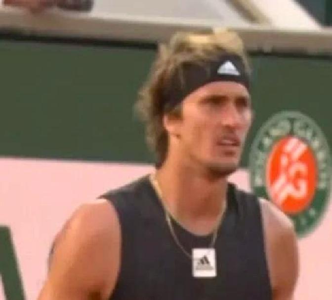 意大利网球队血洗德国网球队，兹维列夫统治全场的简单介绍