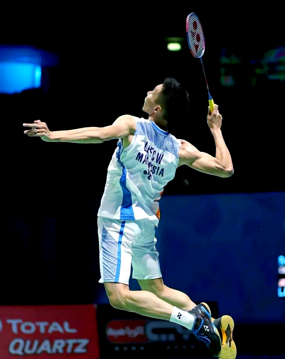 英格兰羽毛球队险胜丹麦羽毛球队，李宗伟完成帽子戏法