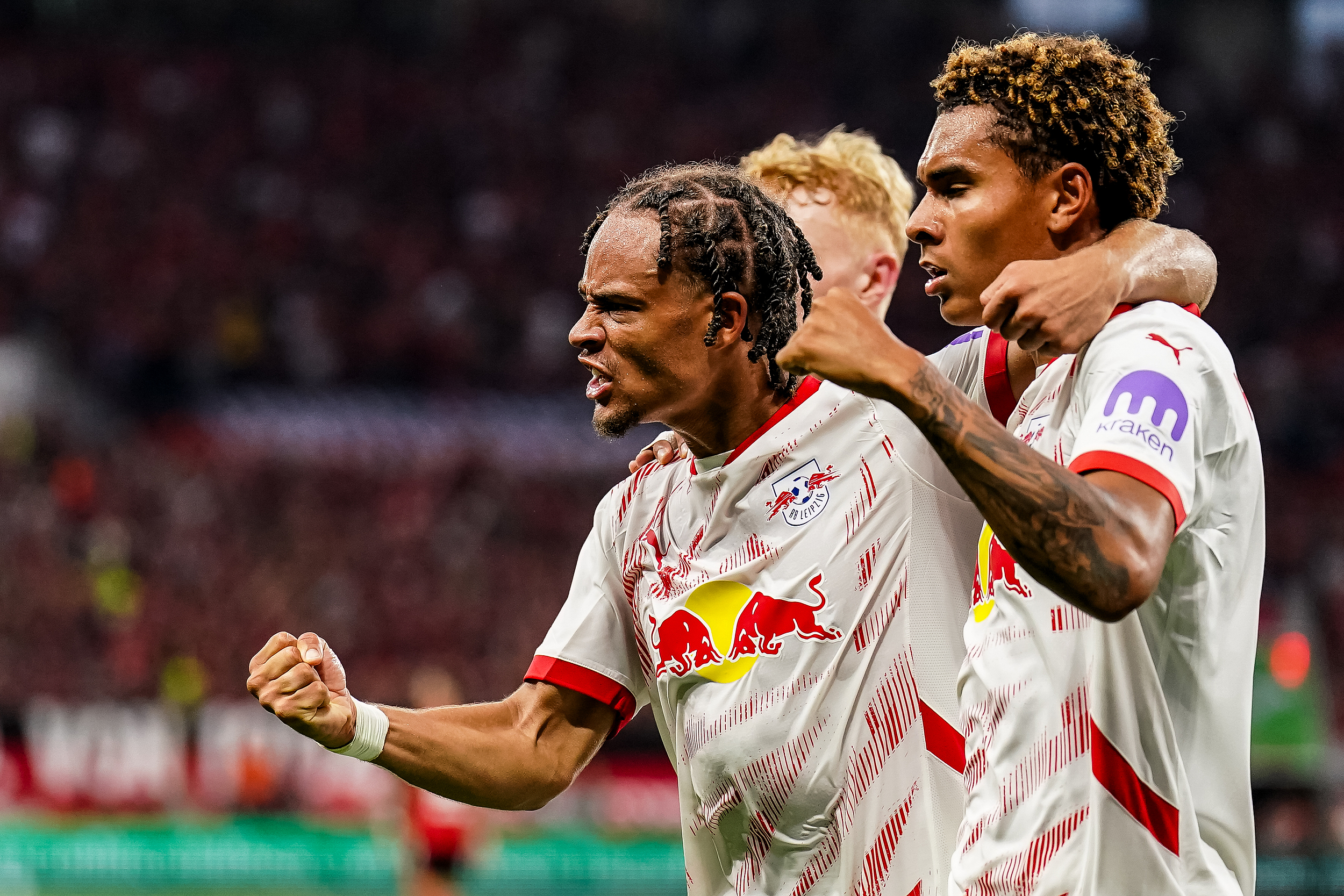 巴萨逆转美国，罗本完成帽子戏法