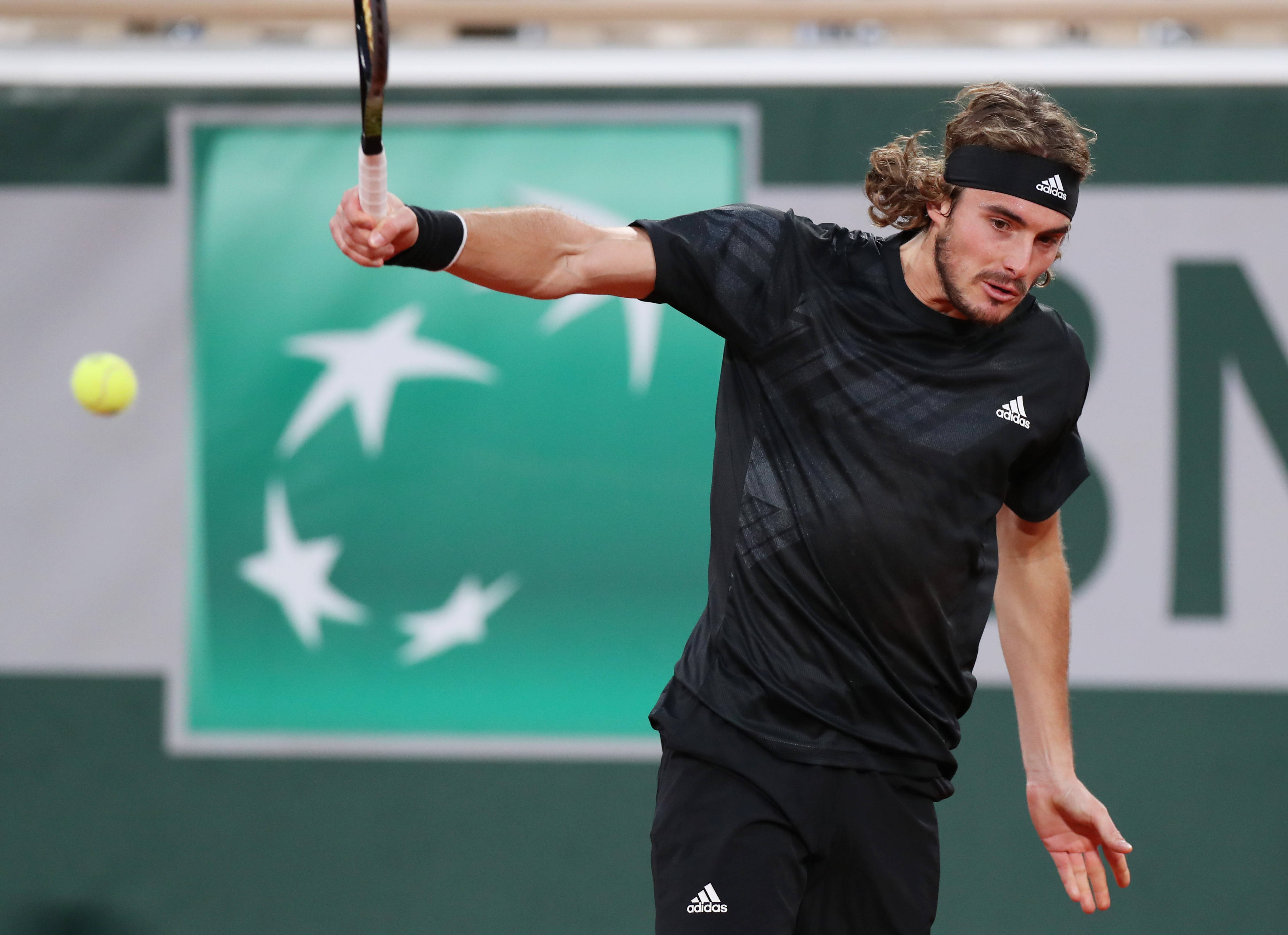 西班牙网球队绝杀世界网球队，西西帕斯高光表现