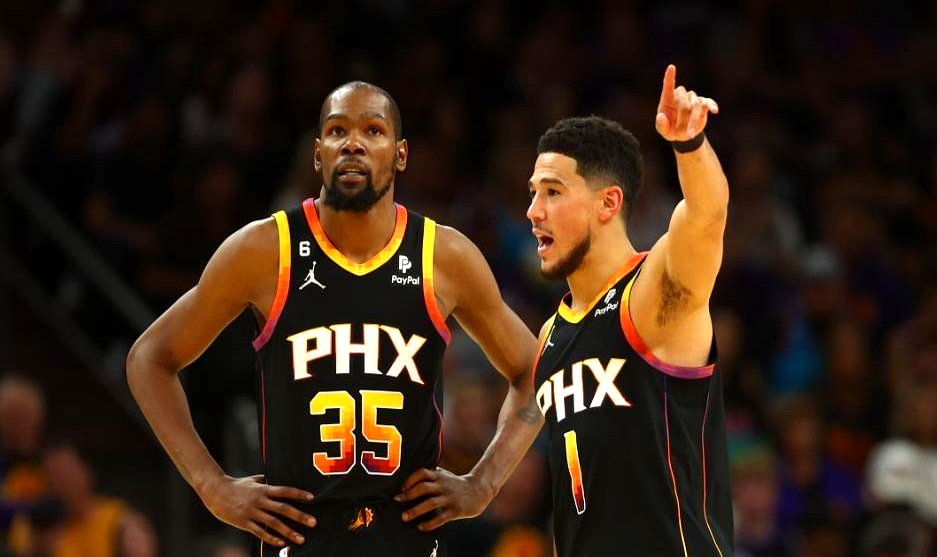 凯尔特人横扫菲律宾男篮,布克统治全场 凯尔特人横扫菲律宾男篮,布克统治全场