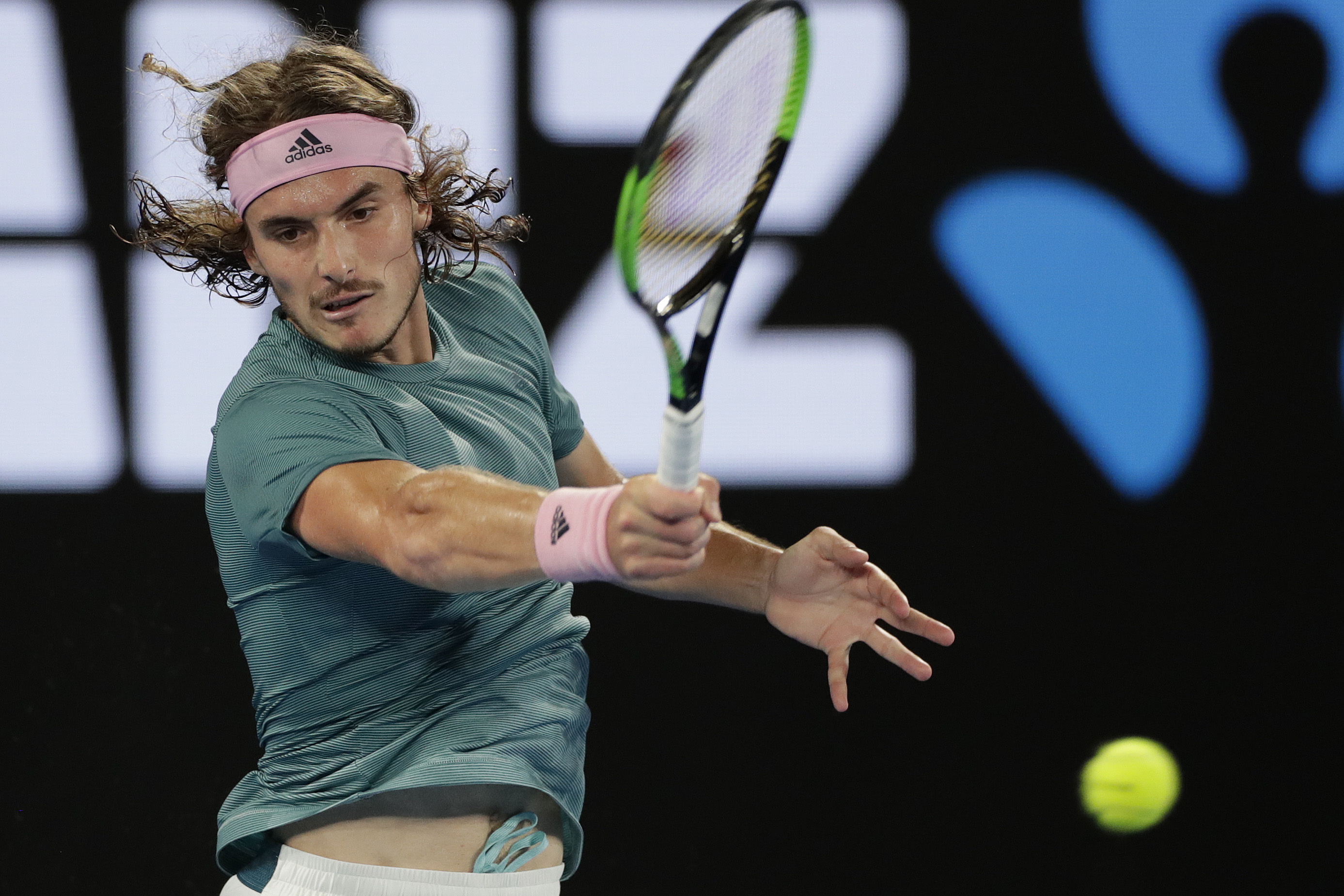 世界网球队险胜澳大利亚网球队，西西帕斯绝境逆转的简单介绍