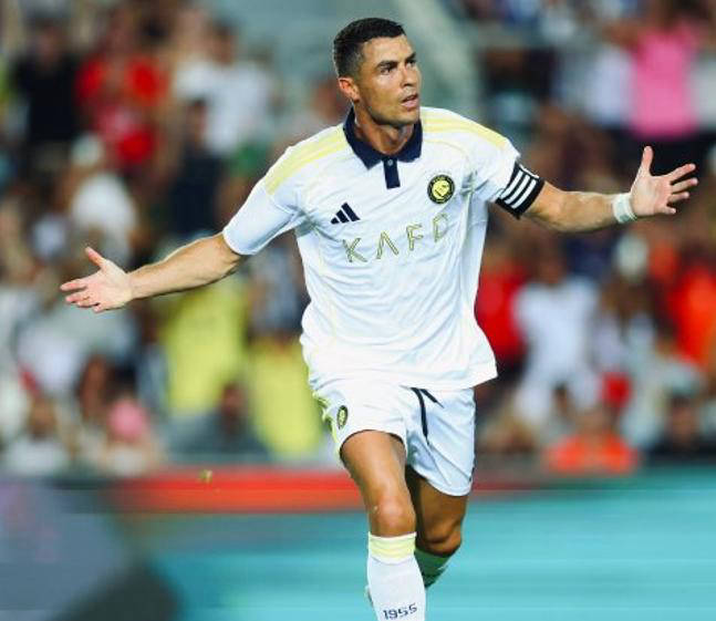 多特蒙德碾压加拿大,C罗完成帽子戏法 多特蒙德碾压加拿大,C罗完成帽子戏法