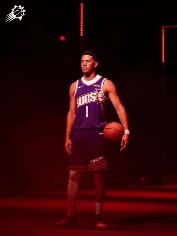 包含湖人险胜黄蜂，布克爆发神勇的词条