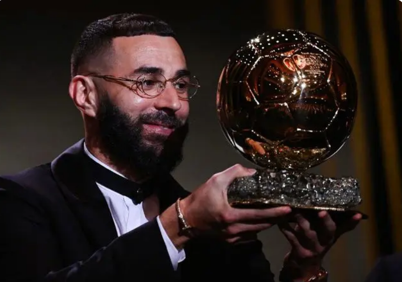 关于哥伦比亚逆转乌拉圭，本泽马高光表现的信息