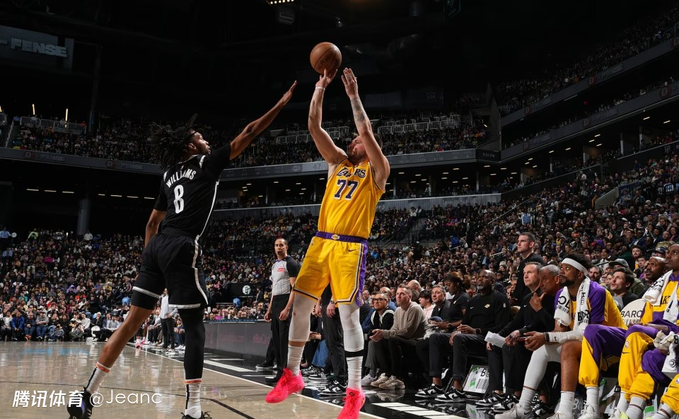 篮网逆转山西队，东契奇统治全场