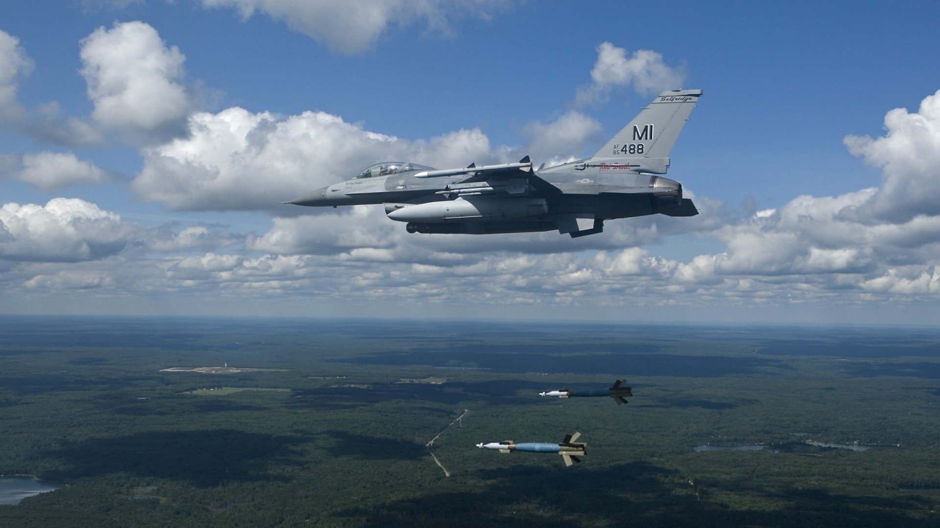 欧洲足坛一夜变天,尤文冲垮曼城霸权,戈麦斯德甲独舞定乾坤