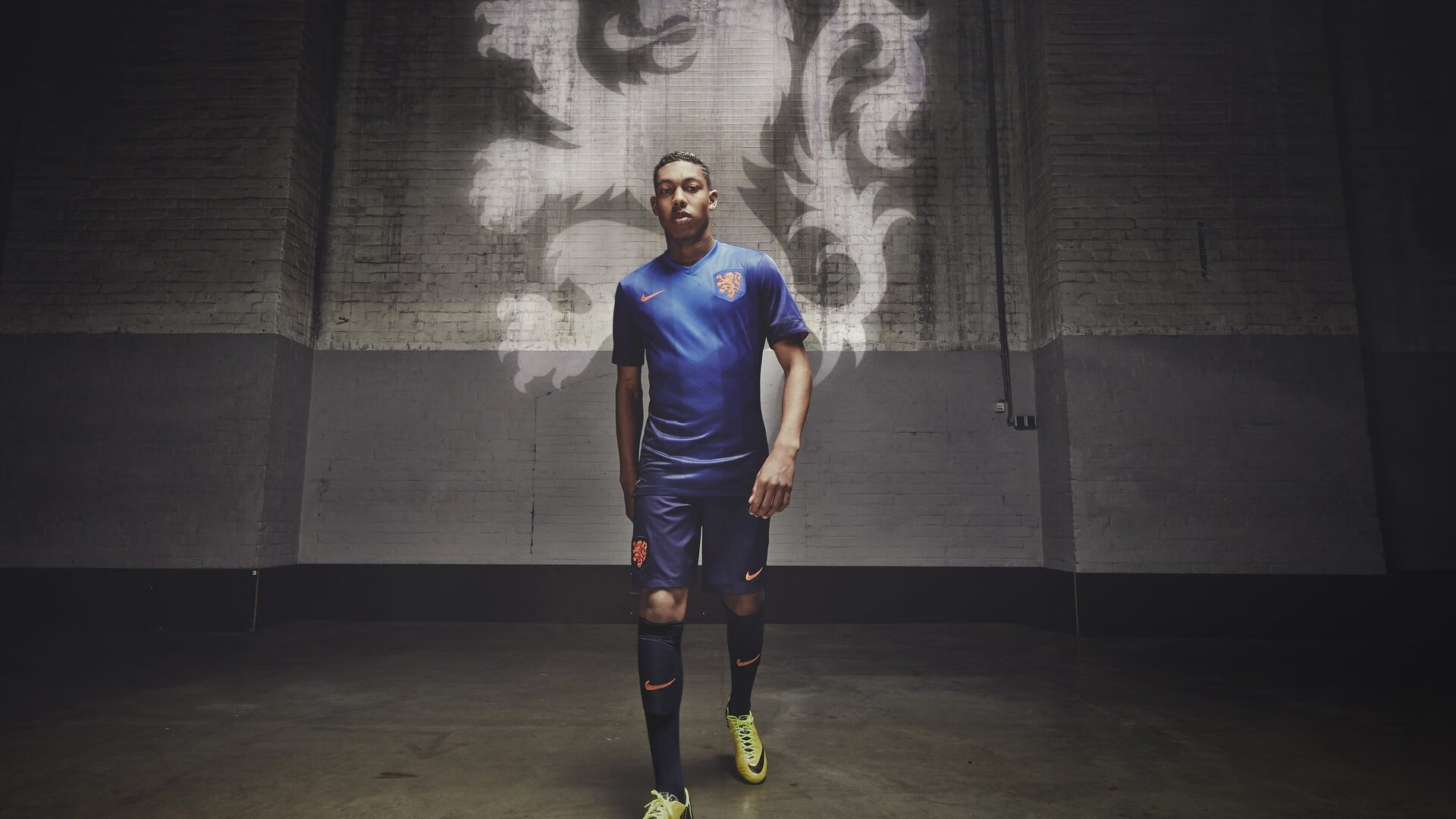 欧冠淘汰赛之夜，当王国只剩一柄刀，布克举起天命王权